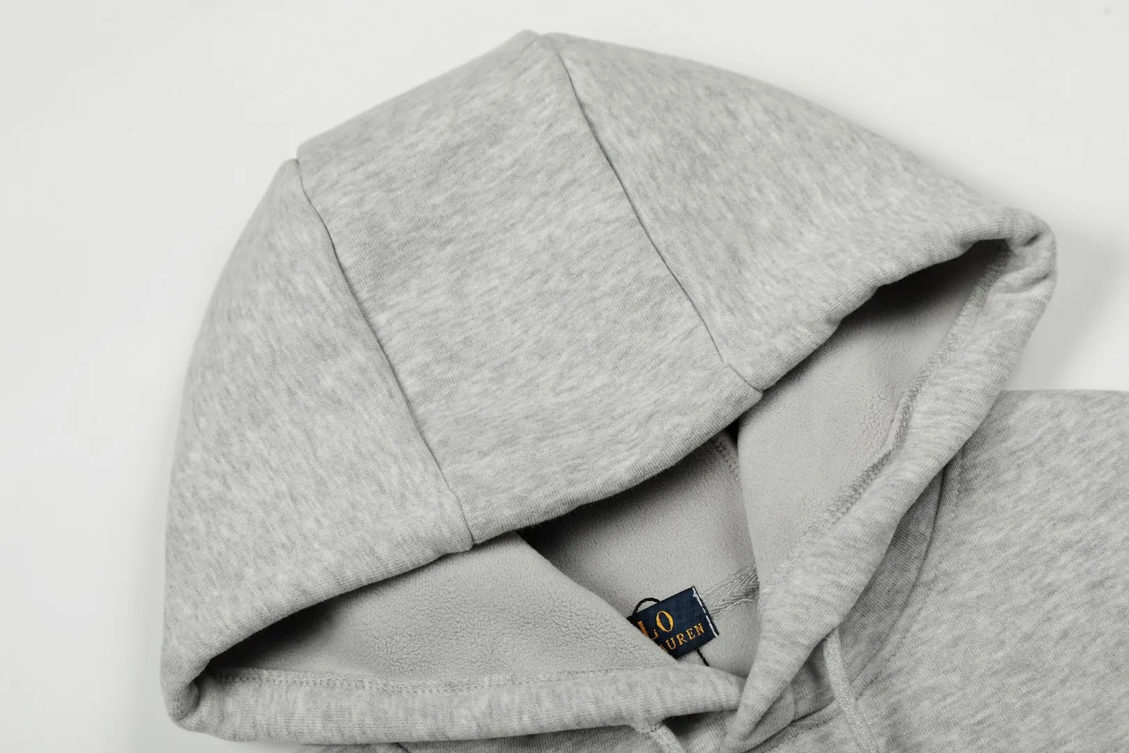 P250 Top quality" Style number: T5007# [Ralph Lauren solid color pony embroidered logo thickened velvet hooded sweatshirt] ✅Ralph Lauren classic basic versatile unisex autumn and winter velvet thickened hooded sweatshirt ✅Pure cotton high-gram velvet thickened fabric The upper body is comfortable and warm ✅The version is restored to the original version The maximum size can be worn up to 180 pounds Loose, comfortable and stress-free ✅The upper body is simple and easy to wear ootd must-have. Good-looking clothes are never picky. A must-have in couples’ wardrobes. Size: S-XL. Color: Black, Gray, Navy Khaki.